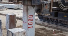 Строители погрузили более 1000 свай в основание Крымского моста