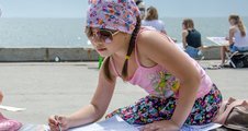 Школьники Керчи и Тамани приняли участие в акции «Нарисуй мост через Керченский пролив».