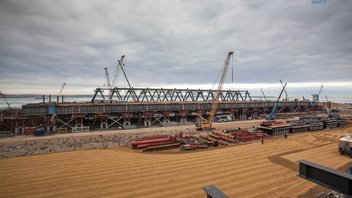 Строители приступают к сборке сводов арок Крымского моста