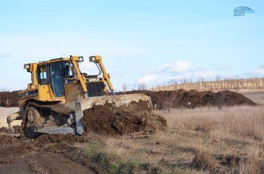 Проведены работы по сохранению плодородного слоя грунта на обоих берегах Керченского пролива. 