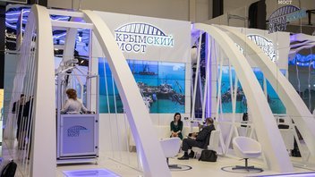 На ПМЭФ показывают стройку Крымского моста в режиме онлайн