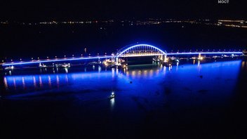 Подсветка арки Крымского моста