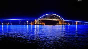 Подсветка арки Крымского моста