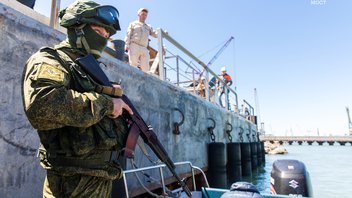 На строительной площадке Крымского моста прошла антитеррористическая тренировка