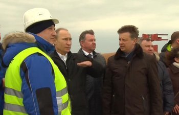 Президент проинспектировал строительство исторического моста в Крым