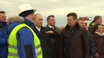 Президент проинспектировал строительство исторического моста в Крым